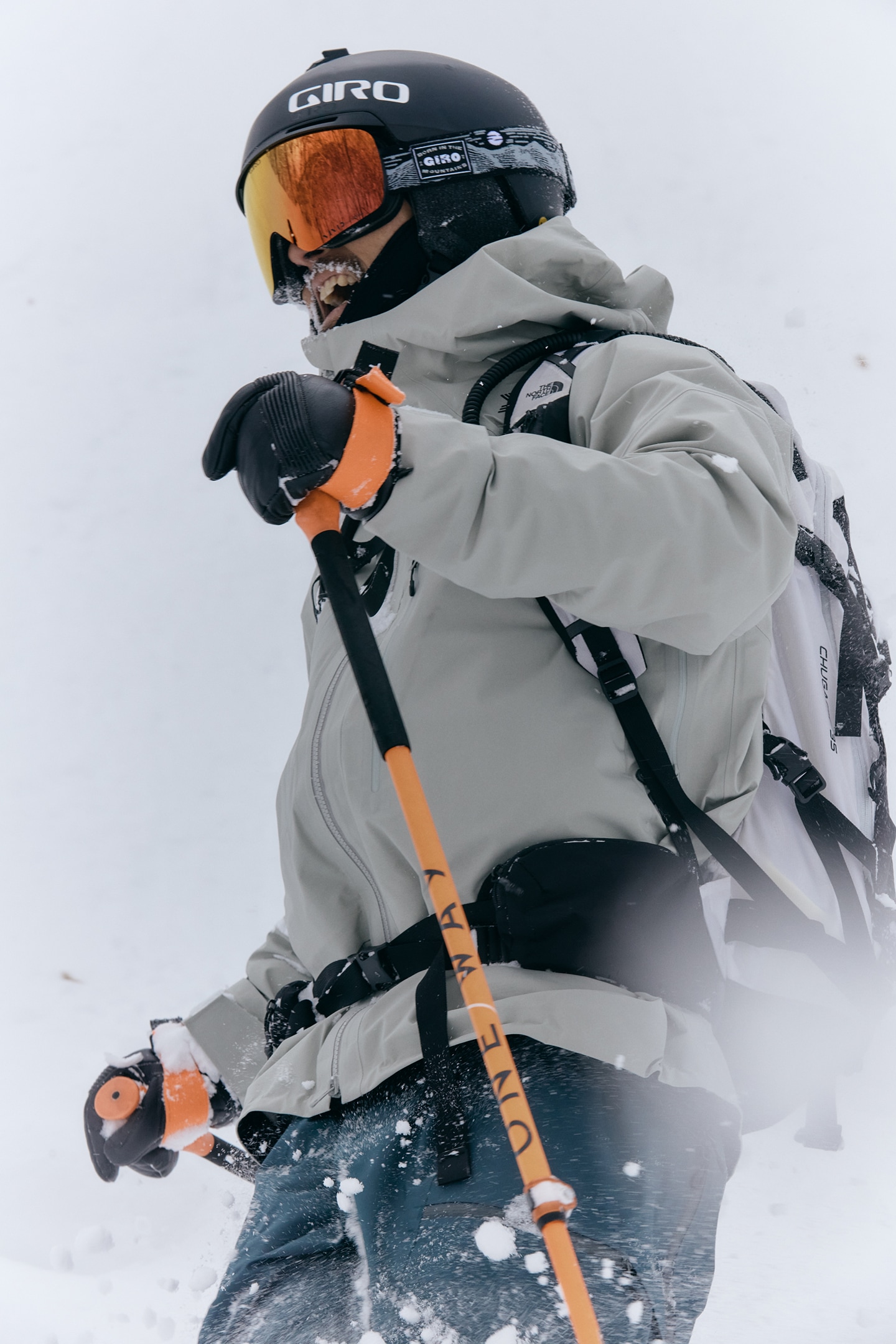 G05302 GORE-TEX 3L Jacketの着用イメージ