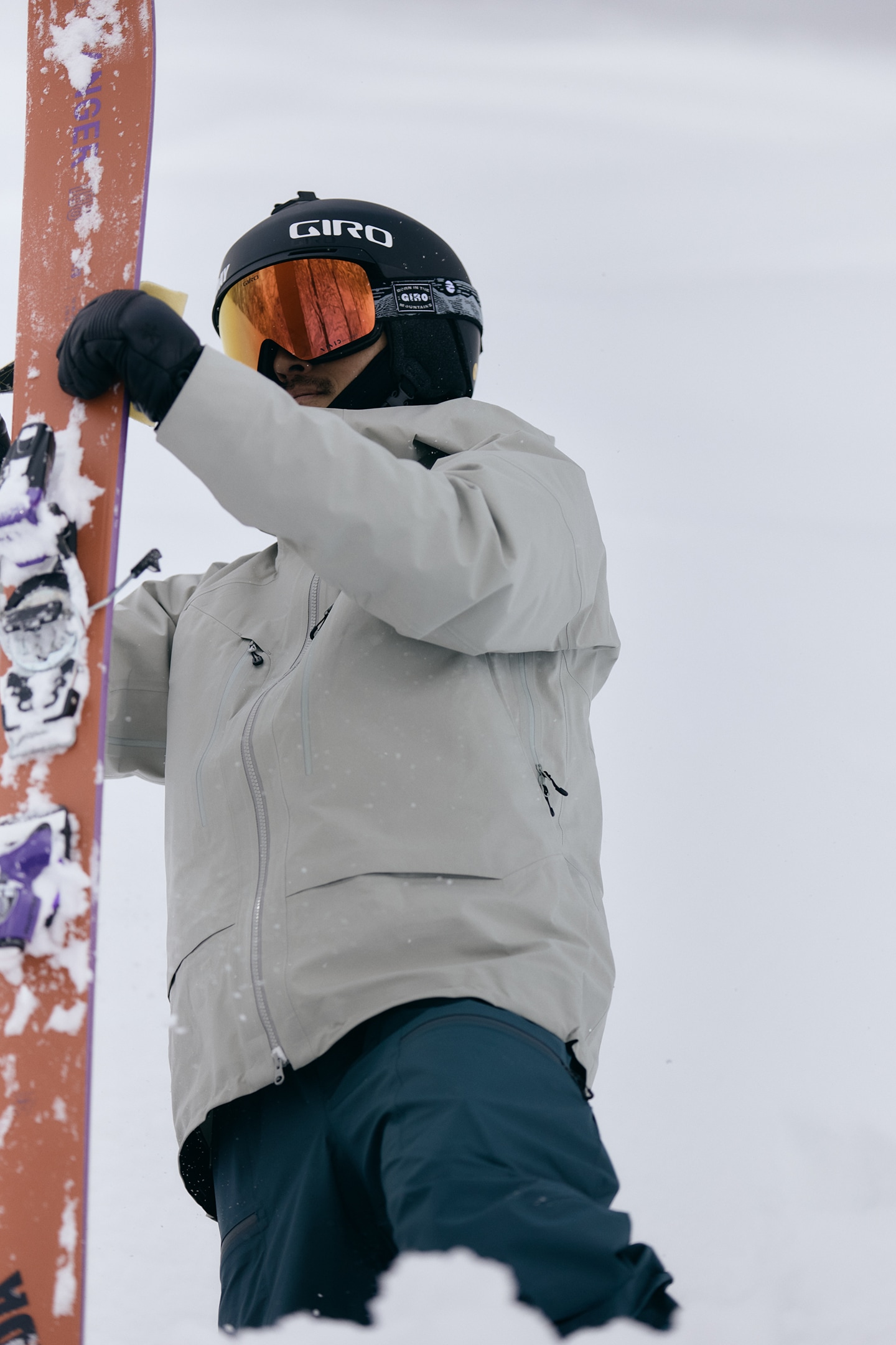 G05302 GORE-TEX 3L Jacketの着用イメージ