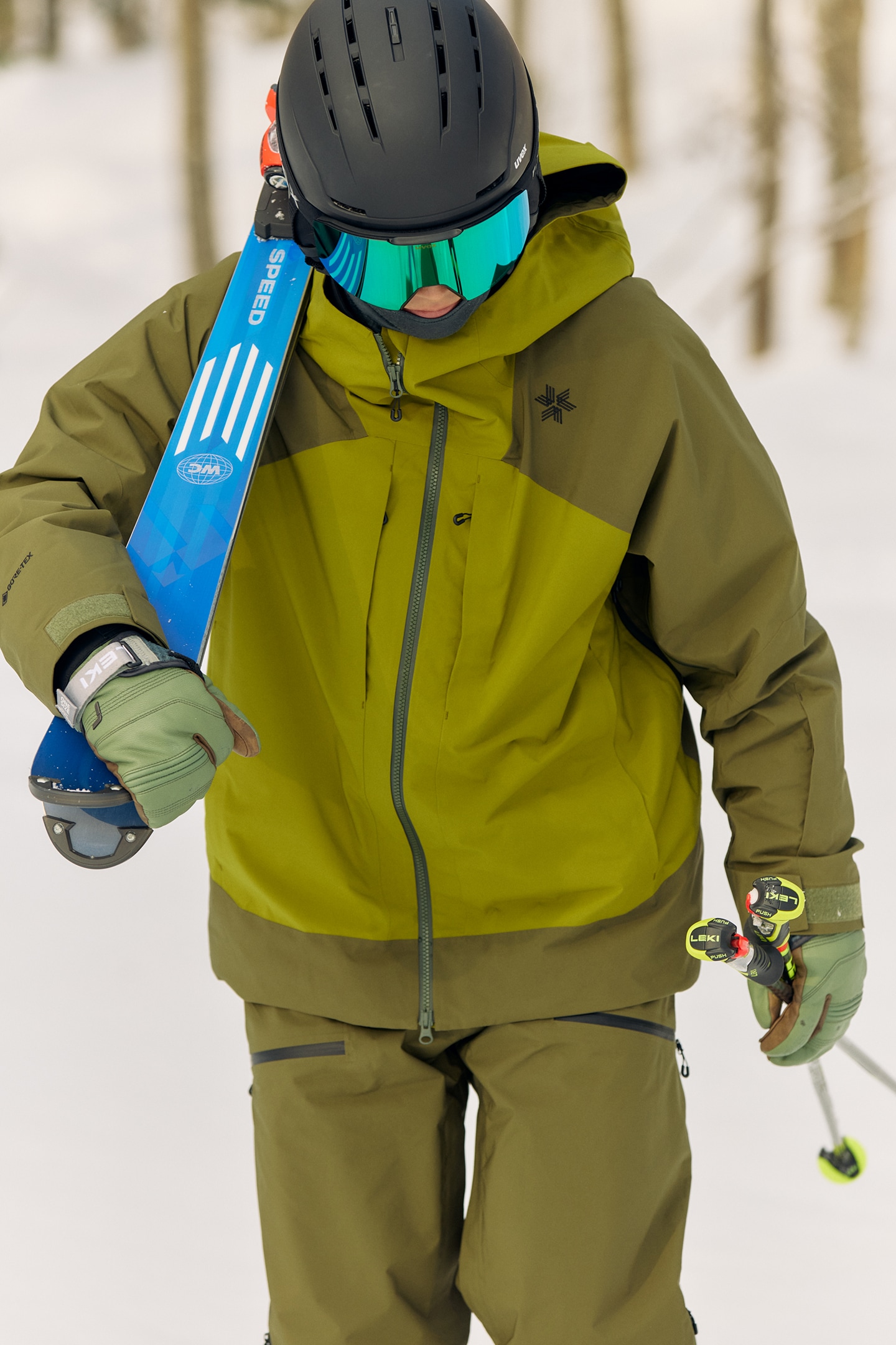 G15300 Insulated GORE-TEX 2L Jacketの着用イメージ