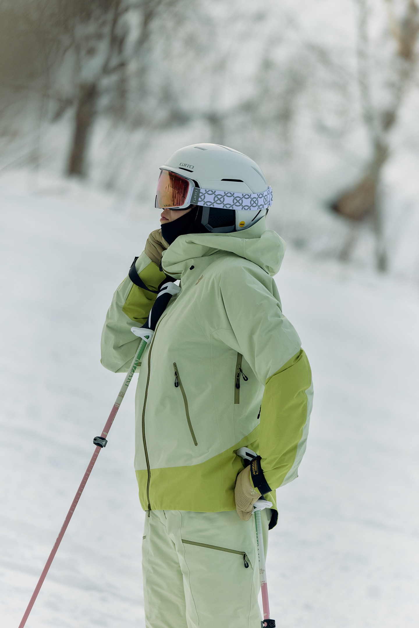 GW05307 W's GORE-TEX 2L Jacketの着用イメージ